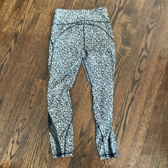 Lululemon Invigorate 7/8 Leggings Size 6 - Picture 6 of 9